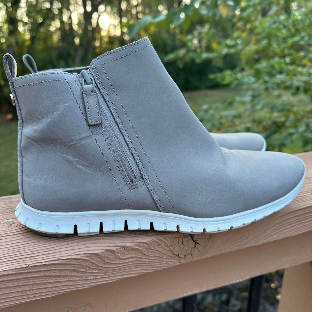 Cole Haan Zerogrand Side Zip Waterproof Gray Leather Ankle Bootie Size 9